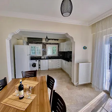 Spacious 4 Bedroom With 100m2 Private Pool And Unlimited Wifi וילה