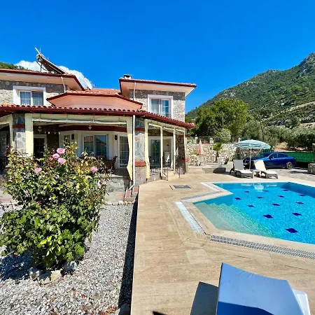 Serenity: Private Pool & Garden Retreat Villa