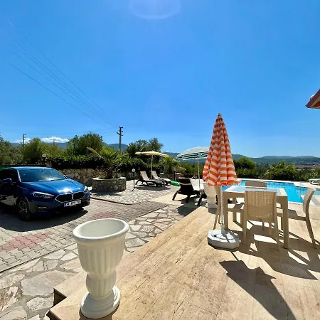 Villa Serenity: Private Pool & Garden Retreat *
