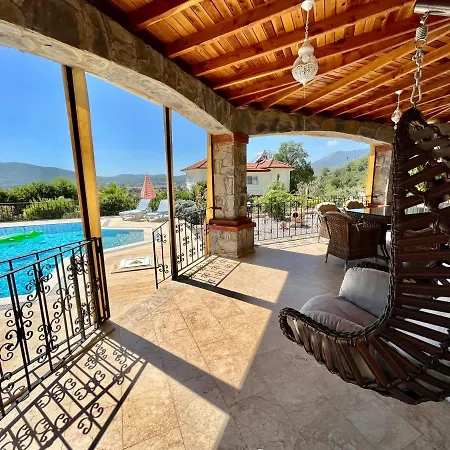 Villa Serenity: Private Pool & Garden Retreat